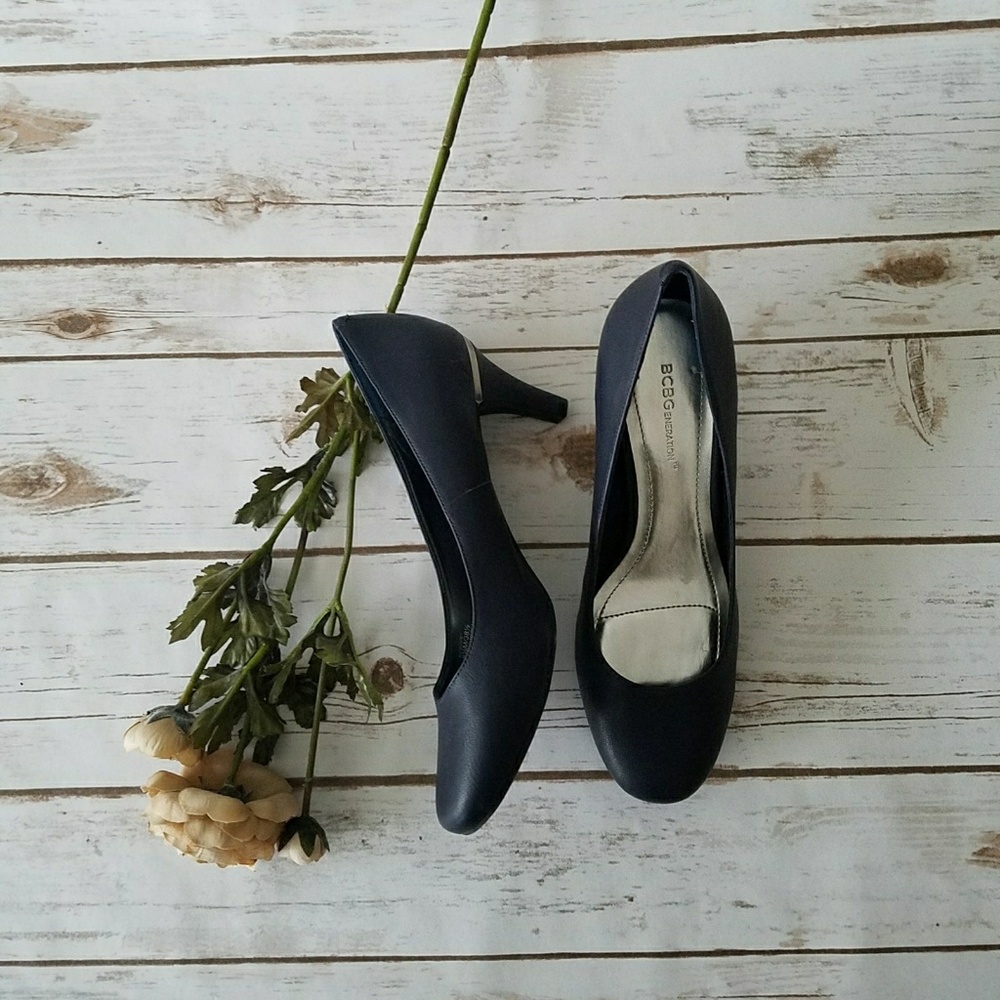 🌱BCBGeneration Women's Navy Blue heels 8.5